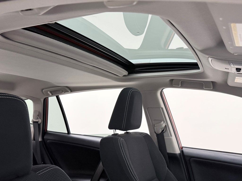 Thumbnail: 2016 Toyota RAV4 - 14