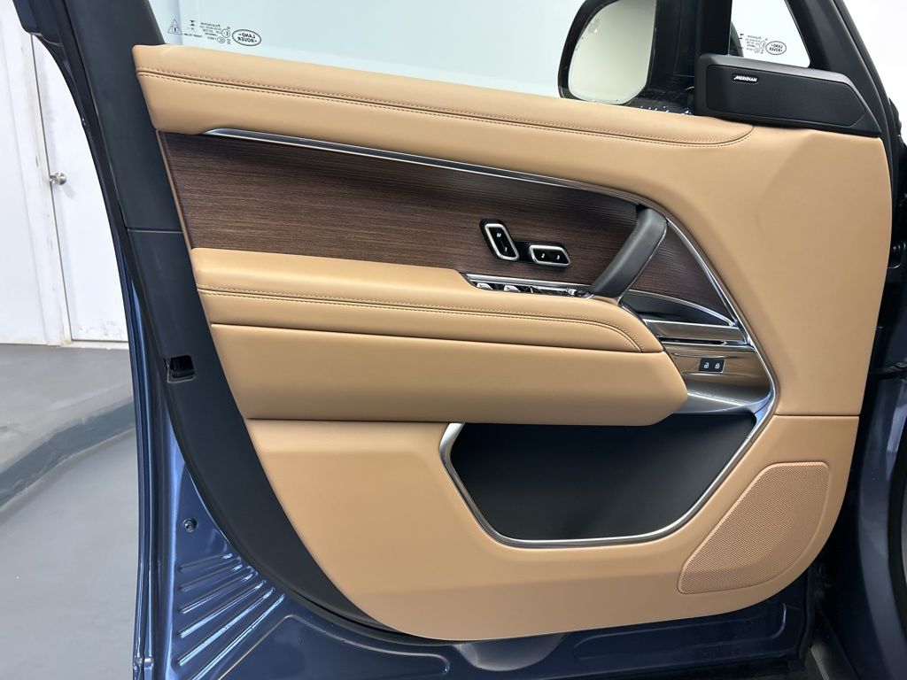 Thumbnail: 2026 Land Rover Range Rover - 11