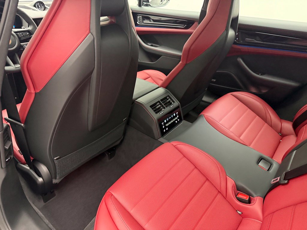 Thumbnail: 2026 Porsche Panamera - 26