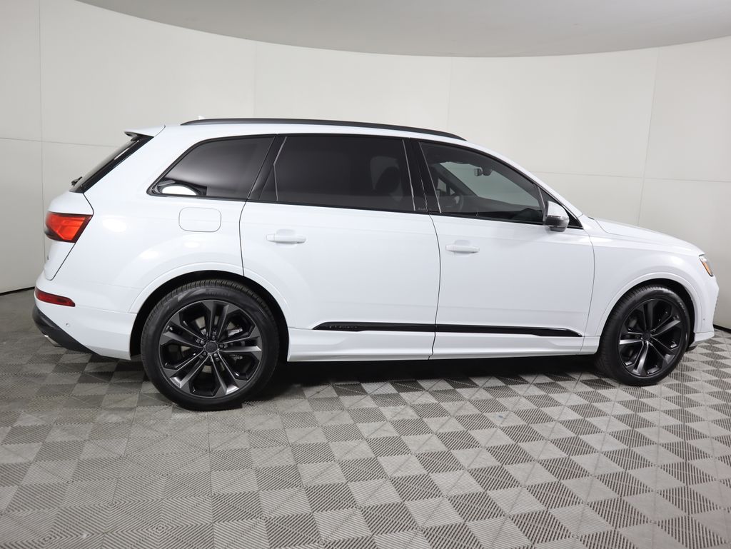 Thumbnail: 2026 Audi Q7 - 5