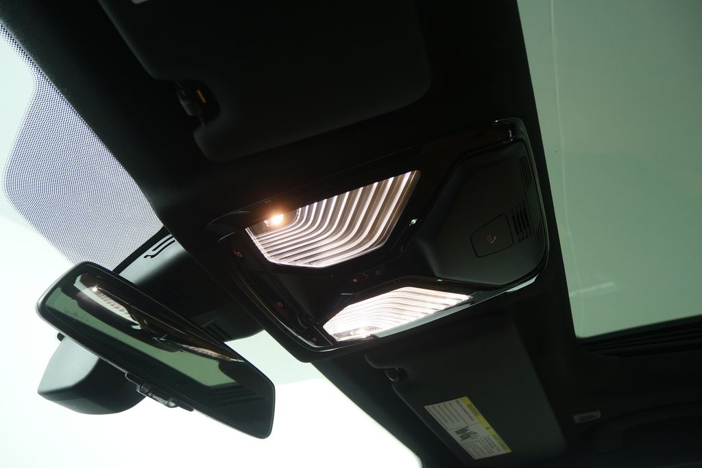 Thumbnail: 2025 BMW 3 Series - 25