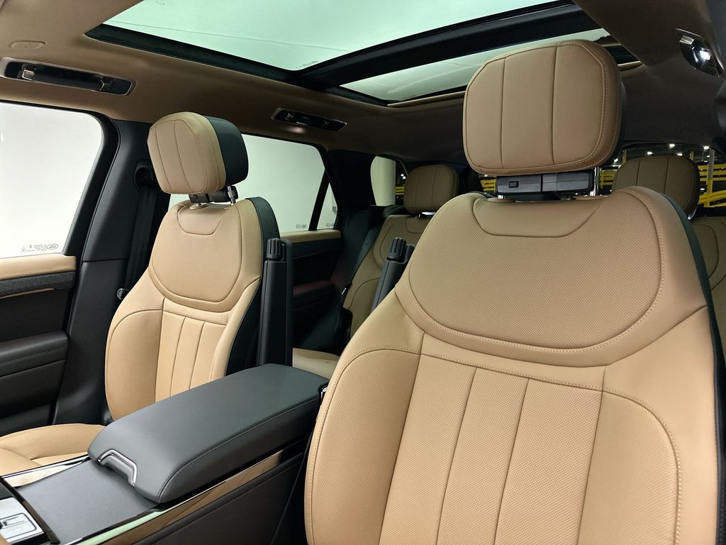 Thumbnail: 2024 Land Rover Range Rover Sport - 15