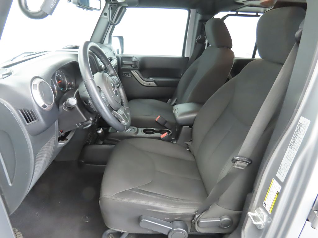 2015 Jeep Wrangler Unlimited Sport 18