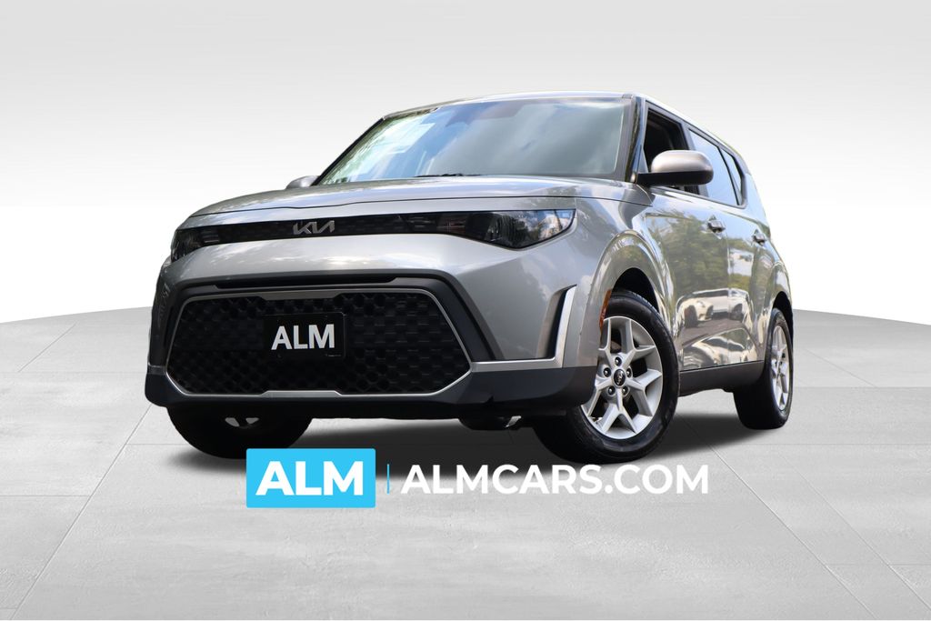 2023 Kia Soul LX's photo