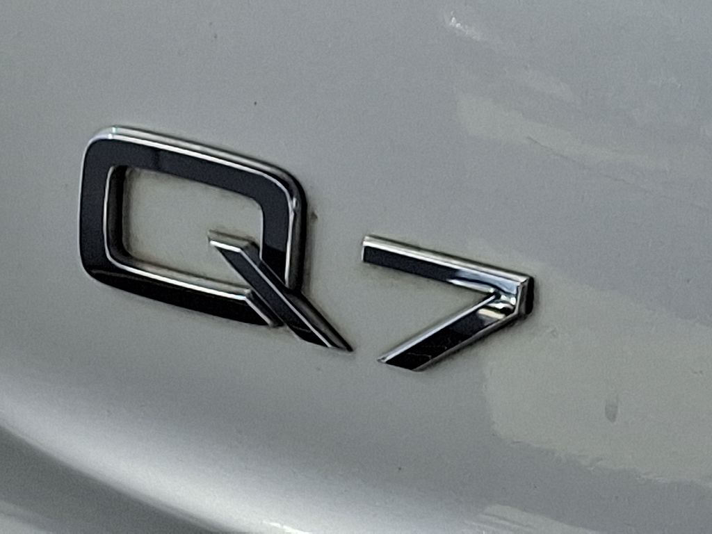 Thumbnail: 2011 Audi Q7 - 31