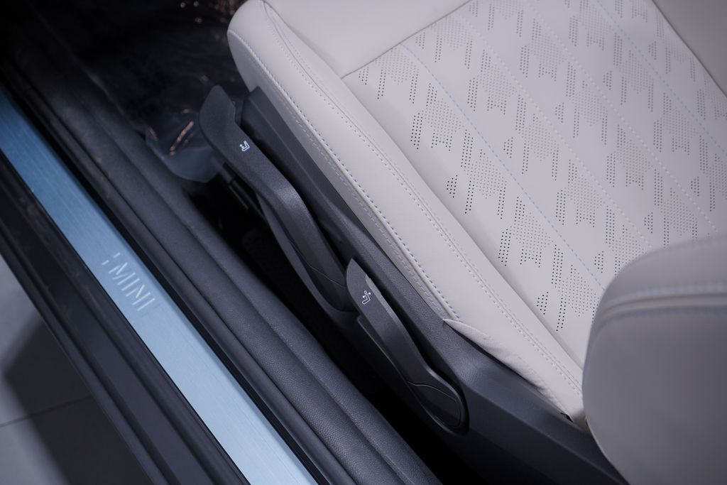 Thumbnail: 2026 MINI Cooper - 17