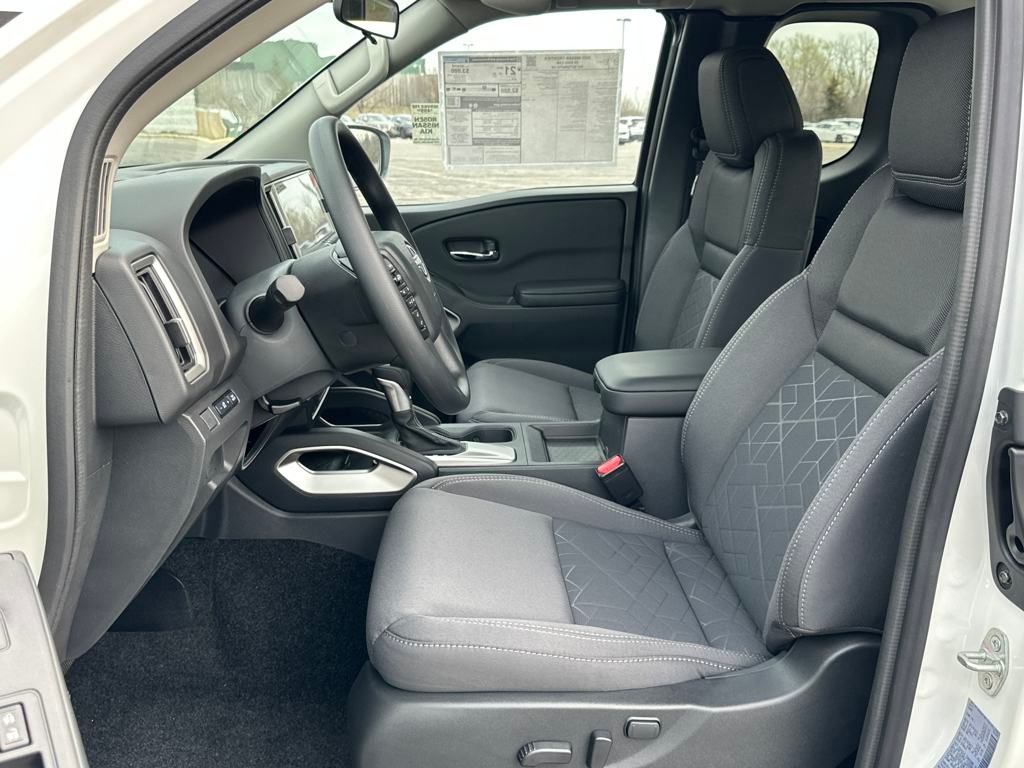2025 Nissan Frontier SV photo