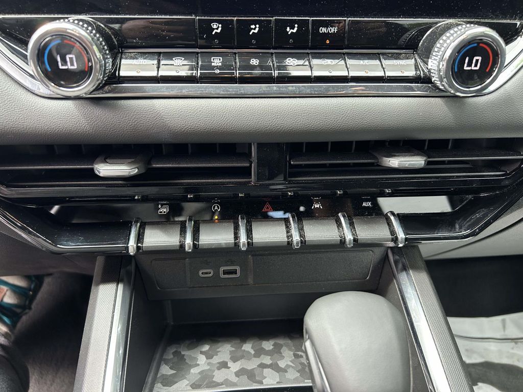 Used 2025 GMC Canyon Truck