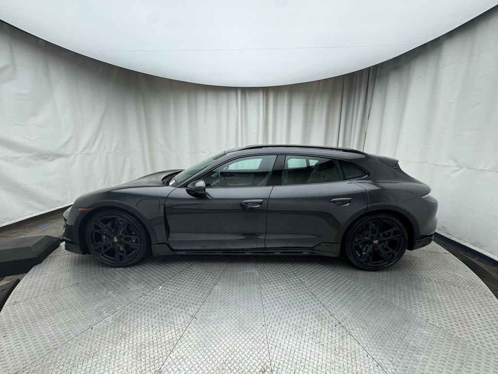 2022 Porsche Taycan Turbo S 2