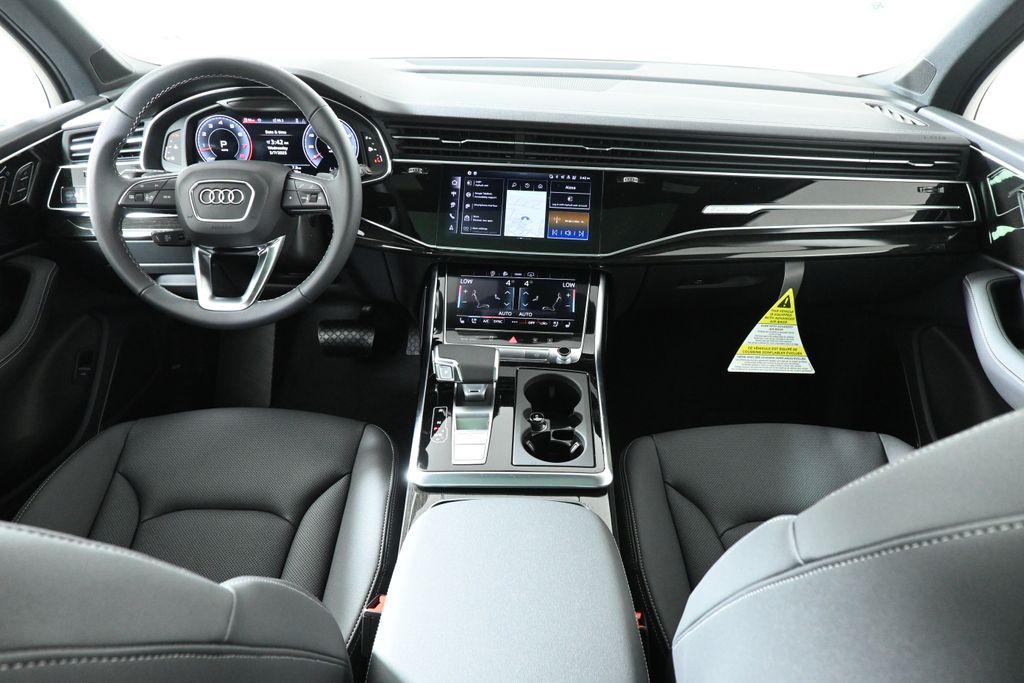 2025 Audi Q7  4