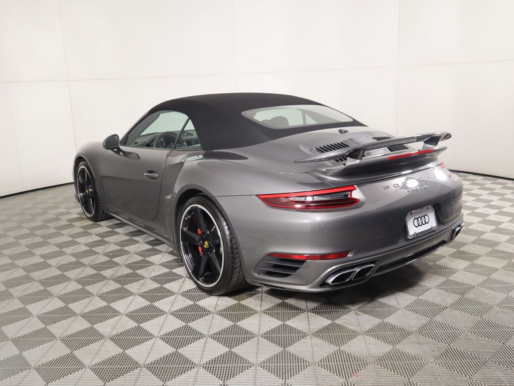 Thumbnail: 2017 Porsche 911 - 15