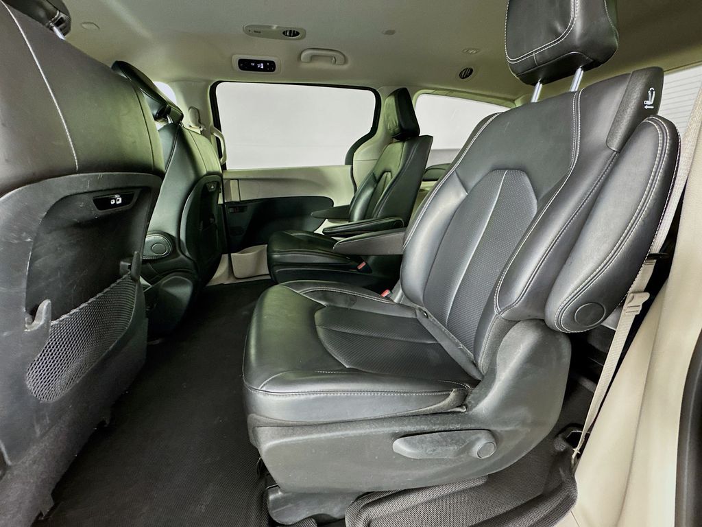 Used Car 2023 Chrysler Pacifica Hybrid  Touring L For Sale Under $20,000 In Austin, Texas