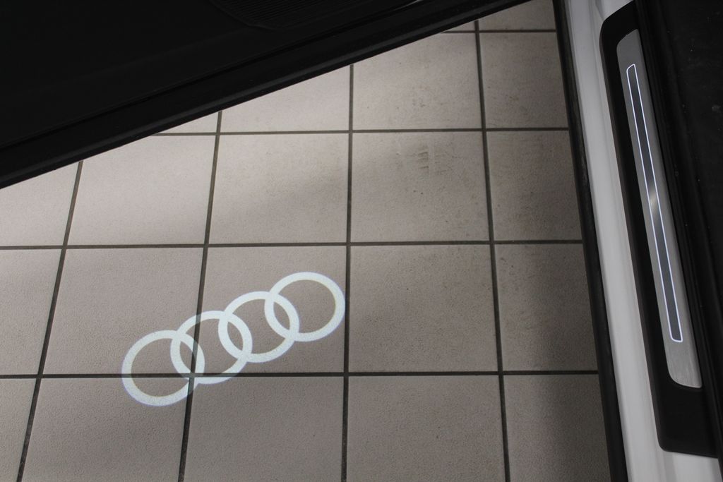 Thumbnail: 2026 Audi Q7 - 14