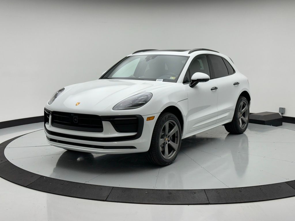 2024 Porsche Macan  -
                Chantilly, VA