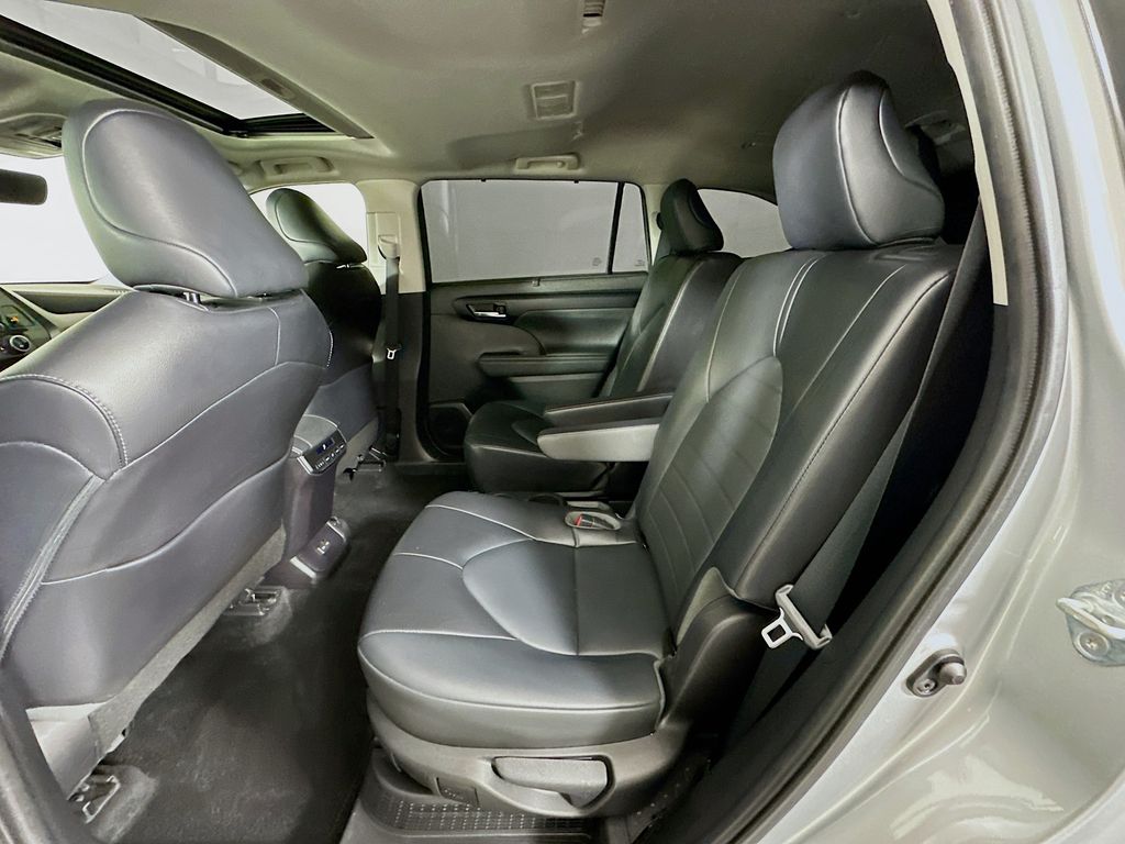 Thumbnail: 2022 Toyota Highlander - 24