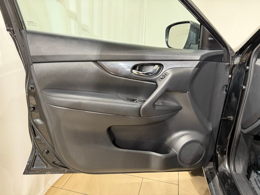 2017 Nissan Rogue SV 15