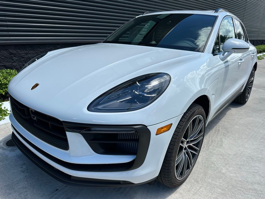 Thumbnail: 2025 Porsche Macan - 6