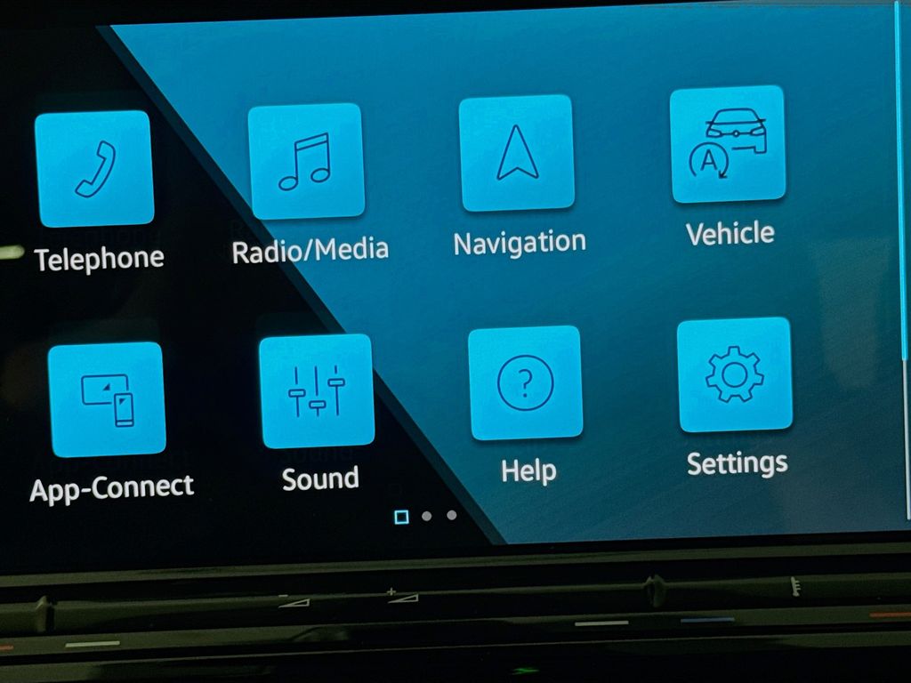 2024 Volkswagen Atlas 2.0T SE w/Technology photo