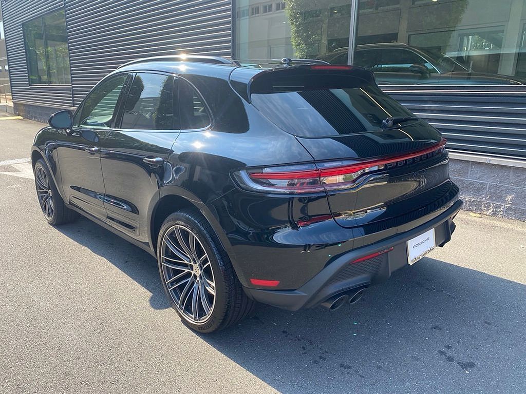 Thumbnail: 2024 Porsche Macan - 3