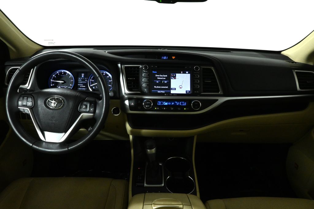 Thumbnail: 2016 Toyota Highlander - 17