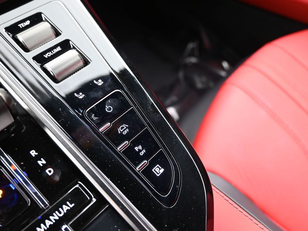 Used 2025 Lunar White Aston Martin Base image 36