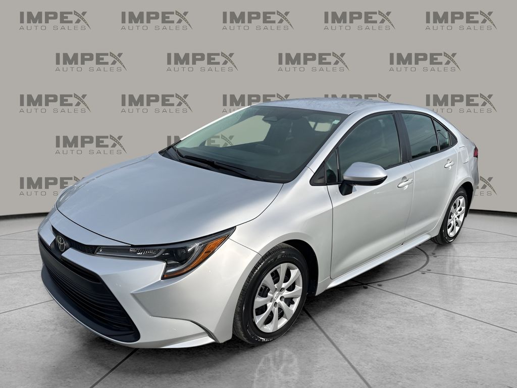 2025 Toyota Corolla LE's photo