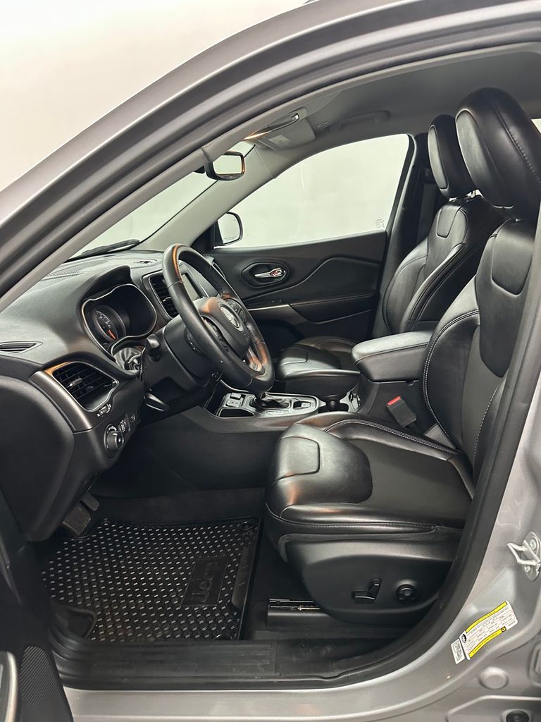 used 2019 Jeep Cherokee car, priced at $15,985