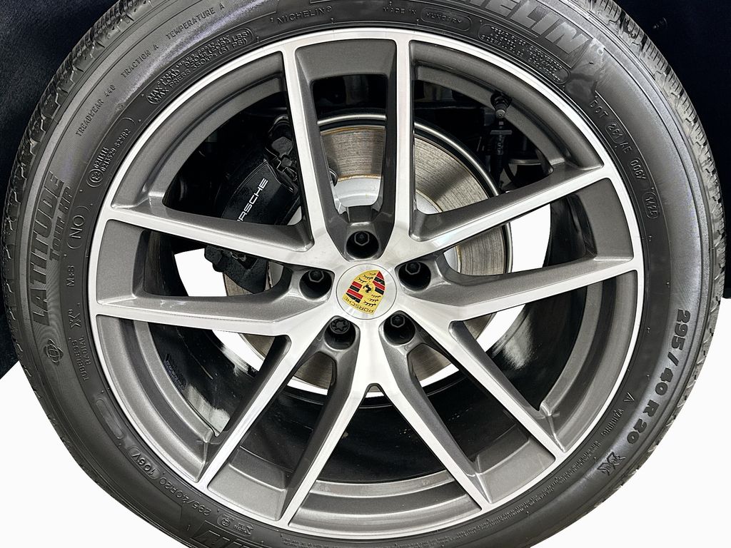 Thumbnail: 2026 Porsche Macan - 32