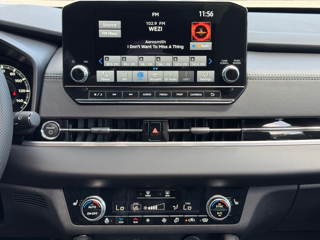 2025 Mitsubishi Outlander PHEV SEL photo 17