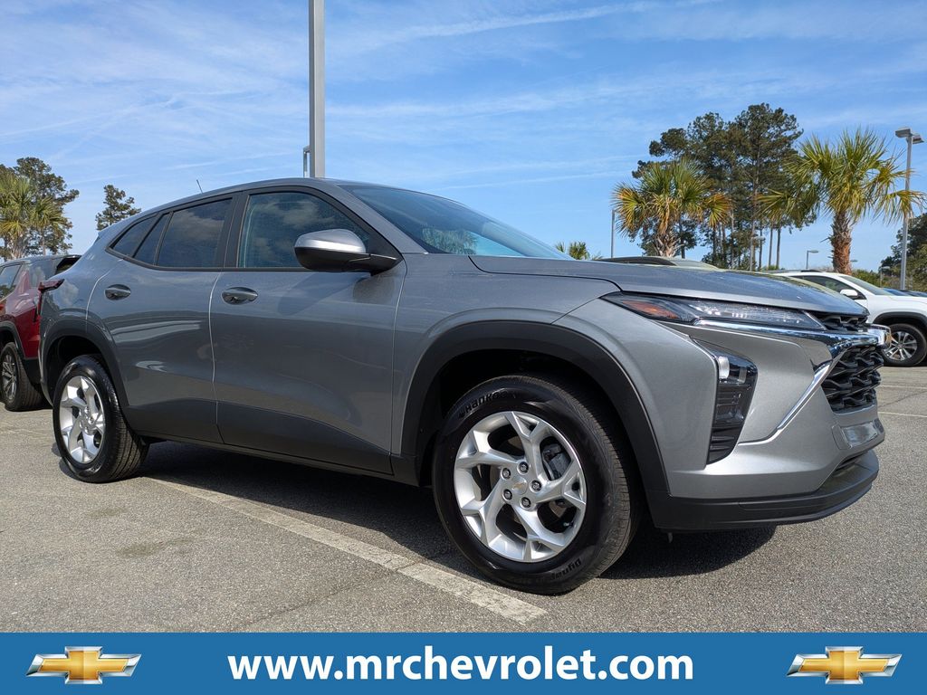 2025 Chevrolet Trax LS FWD