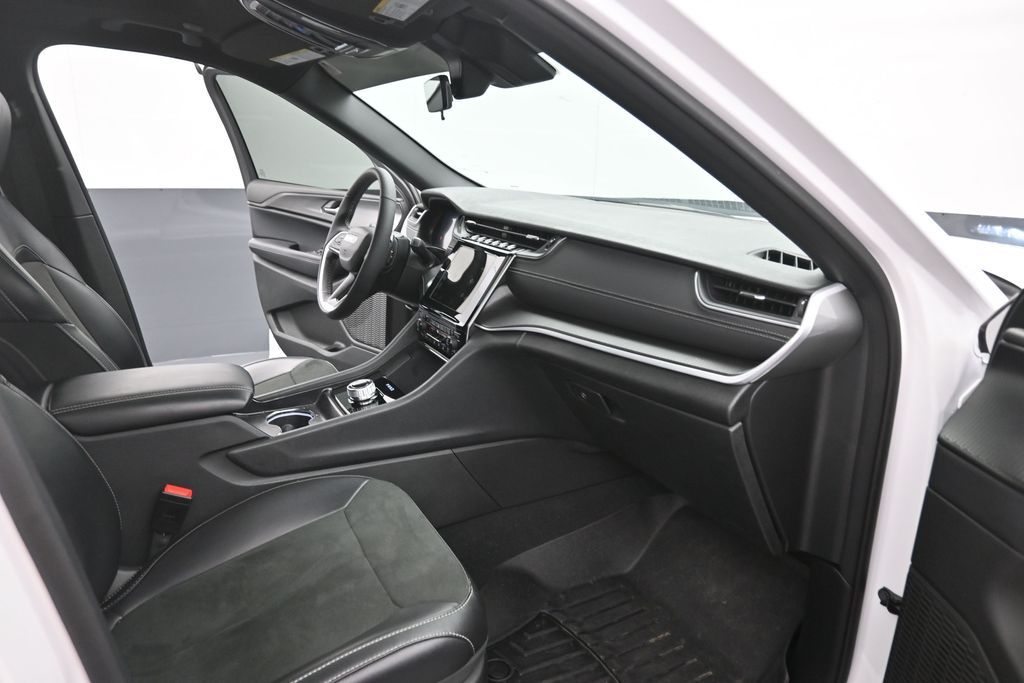 Used 2025 Jeep Grand Cherokee SUV