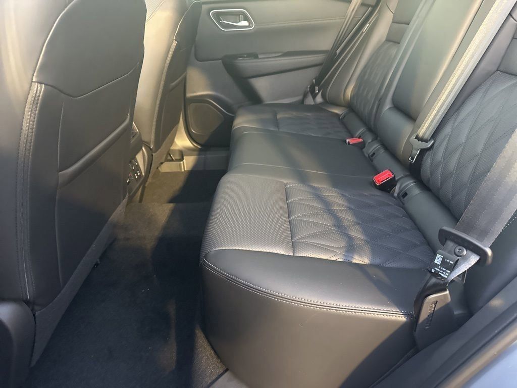 2025 Boulder Gray Pearl Nissan Rogue Platinum FWD SUV