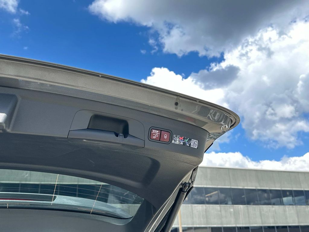 Thumbnail: 2026 Mercedes-Benz GLE - 19