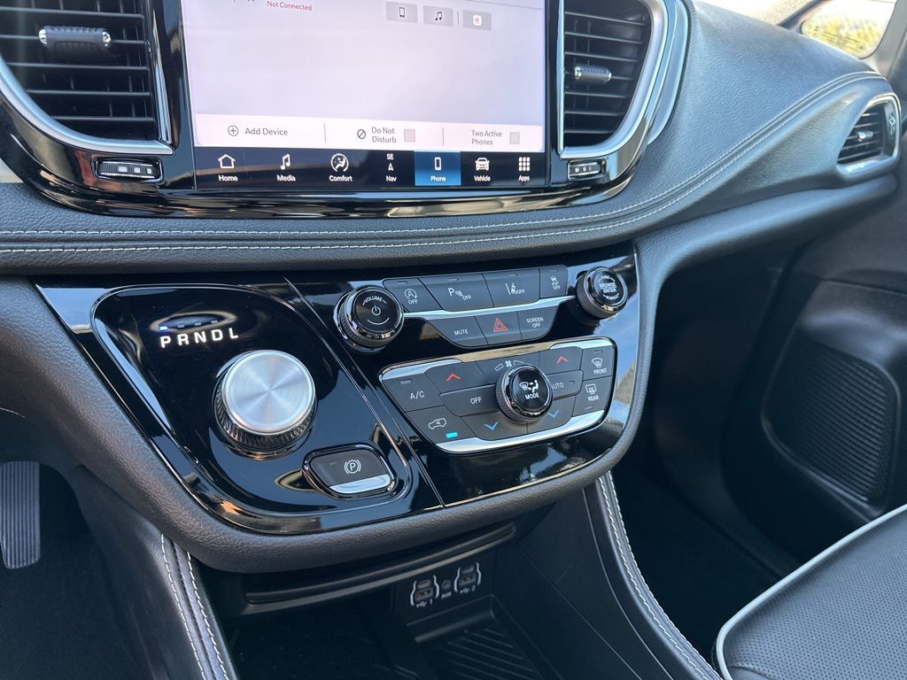 Used Car 2025 Chrysler Pacifica  Limited For Sale Under $40,000 In Austin, Texas