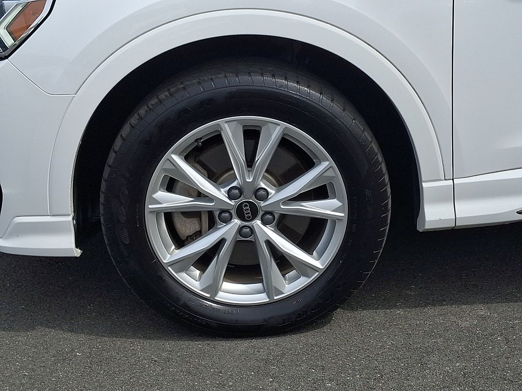 Thumbnail: 2023 Audi Q3 - 8