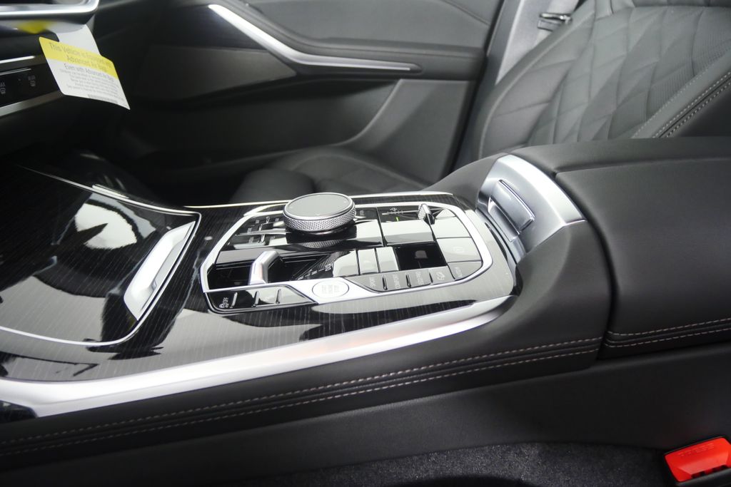 Thumbnail: 2027 BMW X7 - 22