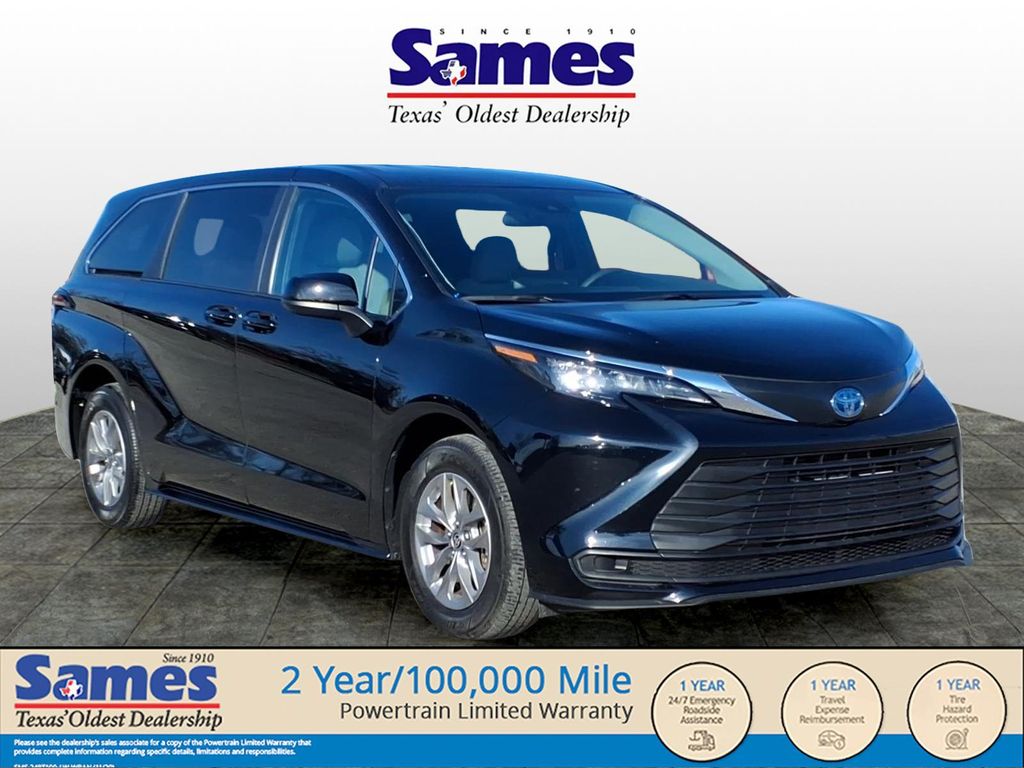 2025 Toyota Sienna LE