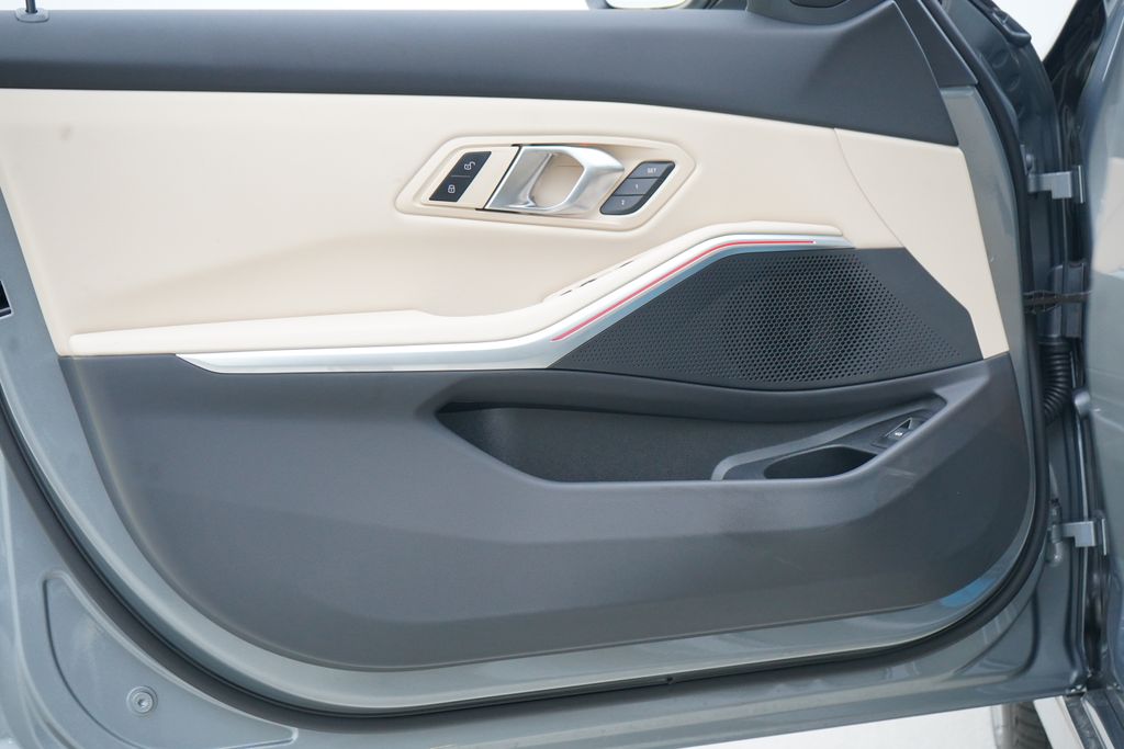 Thumbnail: 2025 BMW 3 Series - 9