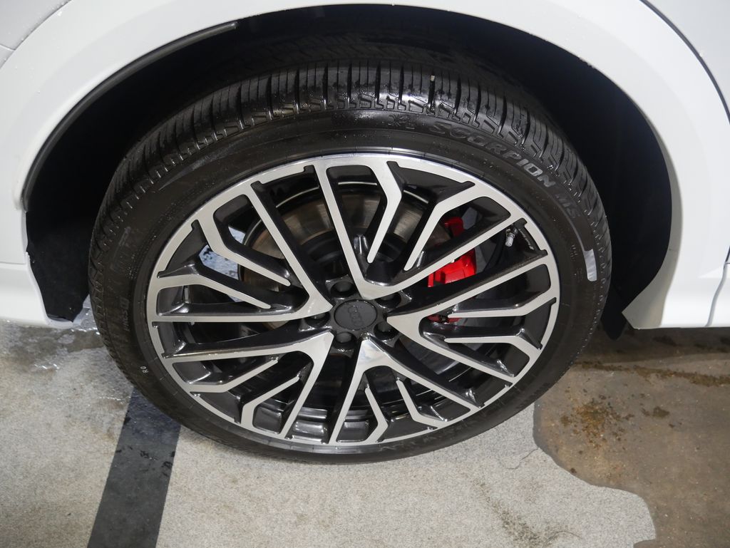 Thumbnail: 2026 Audi SQ5 - 13