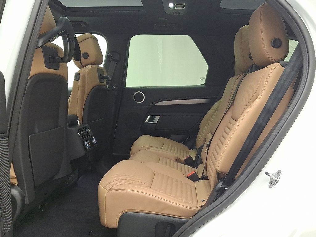 Thumbnail: 2026 Land Rover Discovery - 6