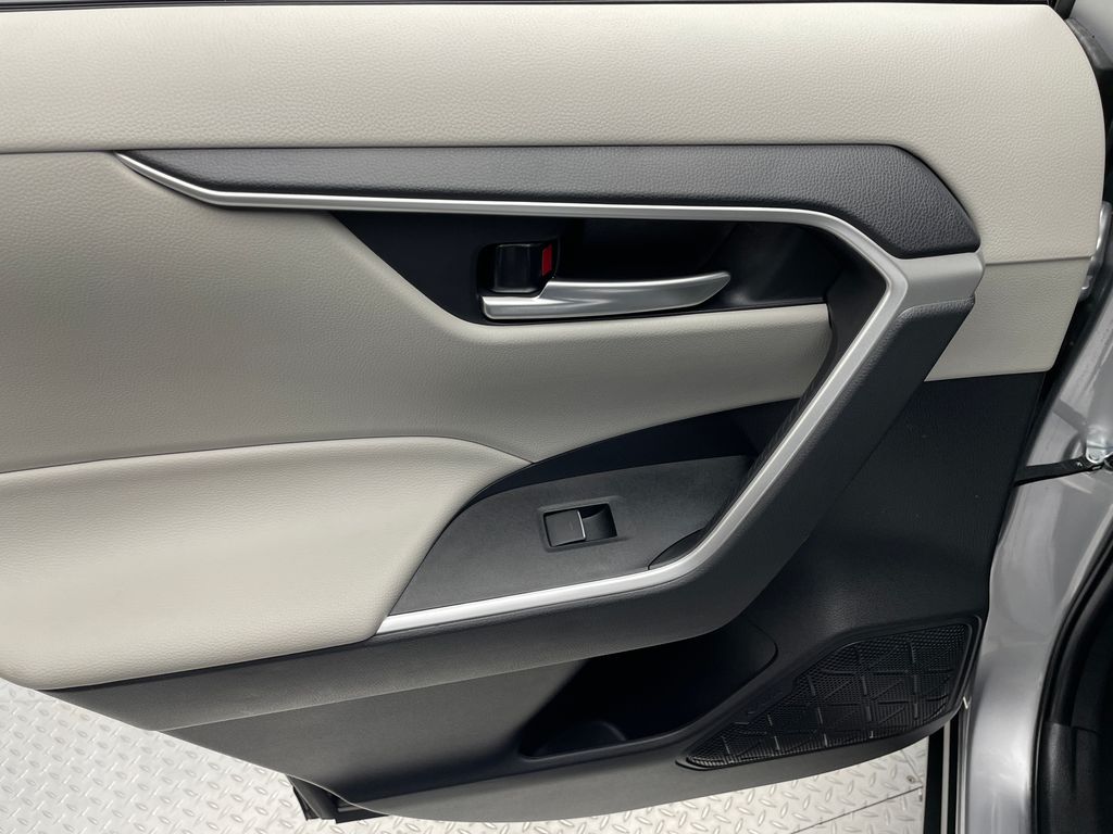 Thumbnail: 2023 Toyota RAV4 - 32