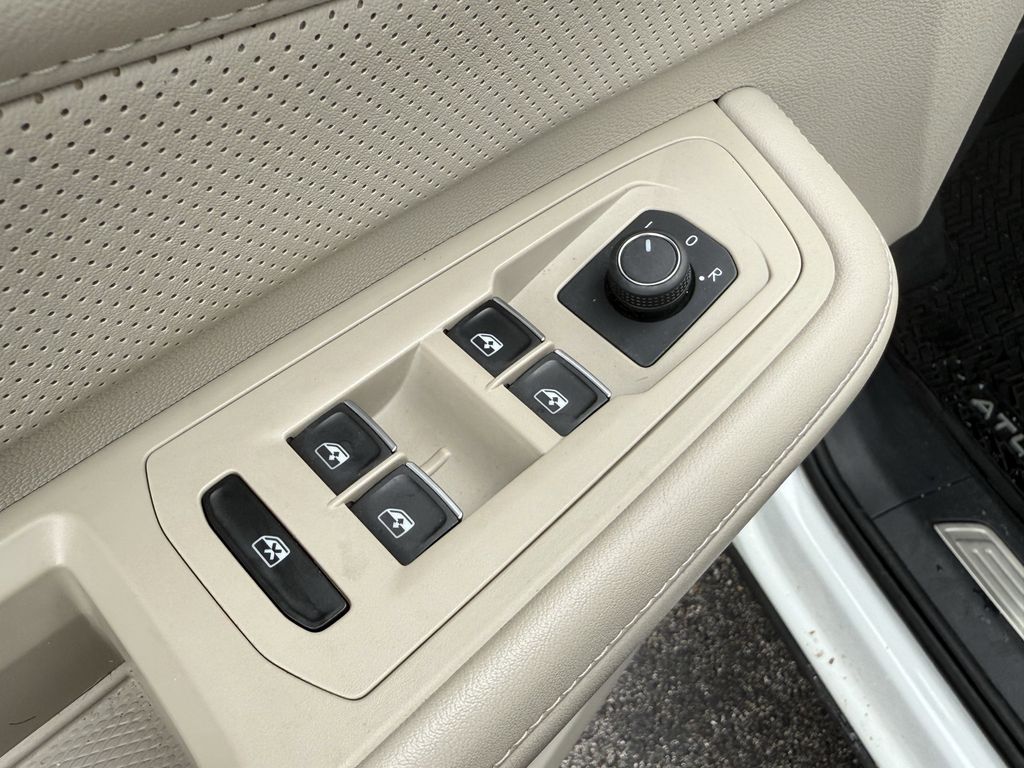 2024 Volkswagen Atlas 2.0T SE w/Technology White at DeMontrond Gulf Freeway
