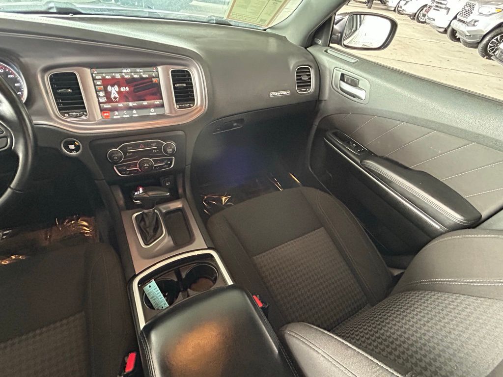 Used 2023 Pitch Black Clearcoat Dodge SXT image 8