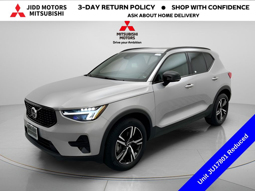 2024 Volvo XC40 B5 Core Dark Theme AWD