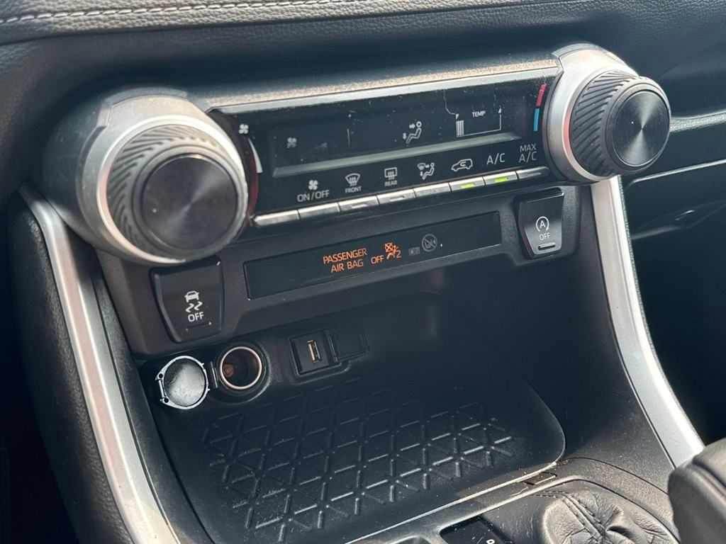 2022 Toyota RAV4 LE photo 22
