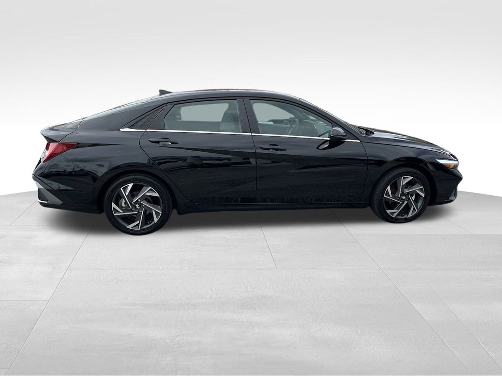 2024 Hyundai Elantra Hybrid Limited 4