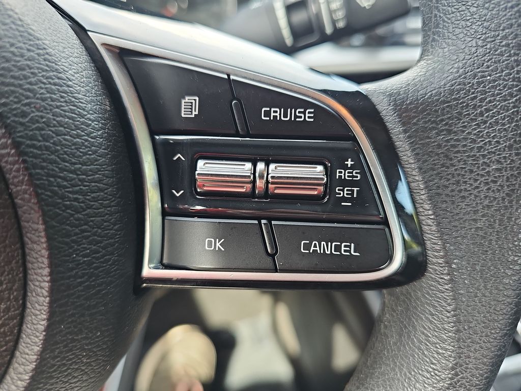 Used 2021 White Kia LXS image 17