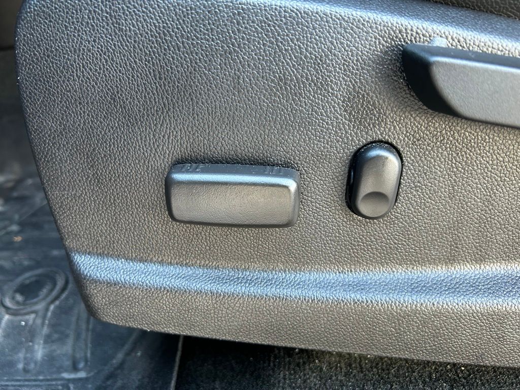 Thumbnail: 2018 Chevrolet Colorado - 16