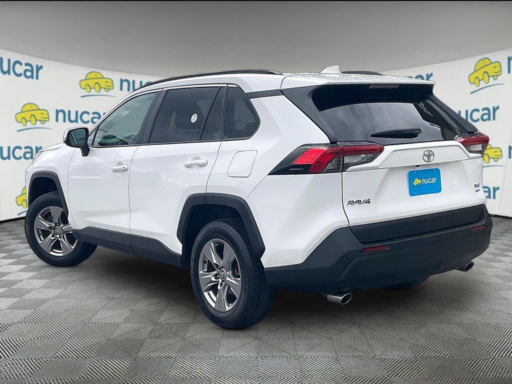 2024 Toyota RAV4 — photo 4