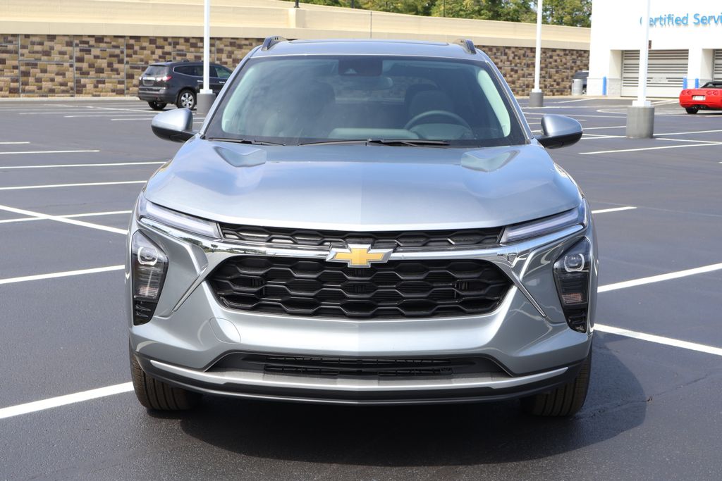 Thumbnail: 2026 Chevrolet Trax - 2